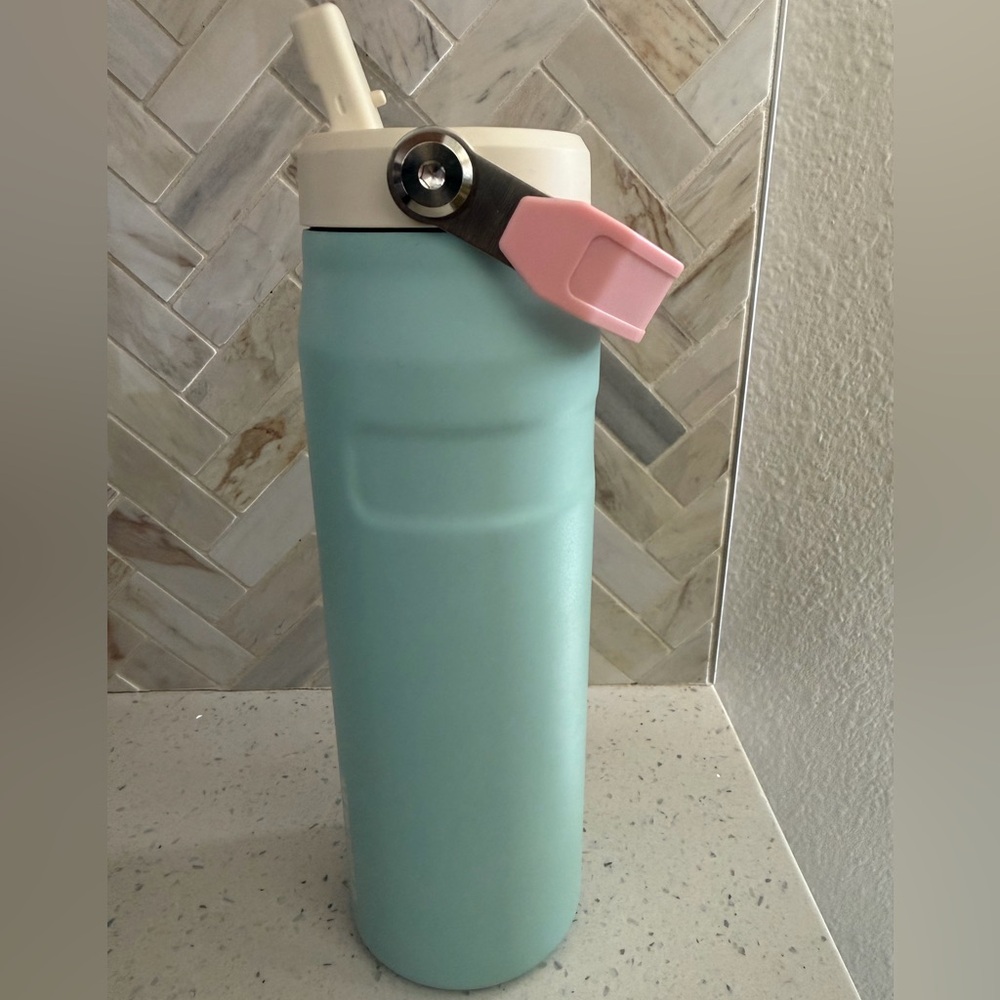 24 oz poolside Stanley Tumbler - Picture 3 of 4